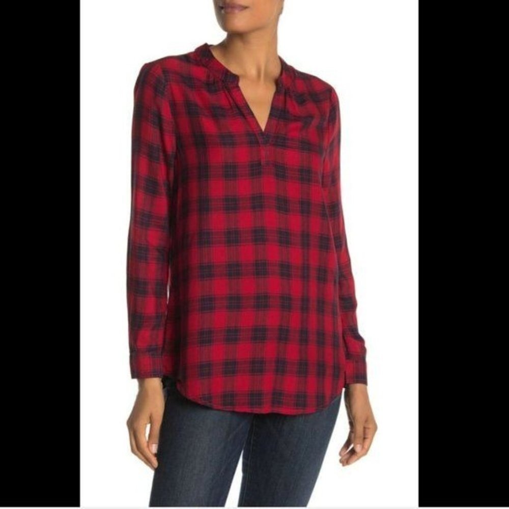 beachlunchlounge Size S Red Black Buffalo Plaid Pullover Knit Notched V Neck Top